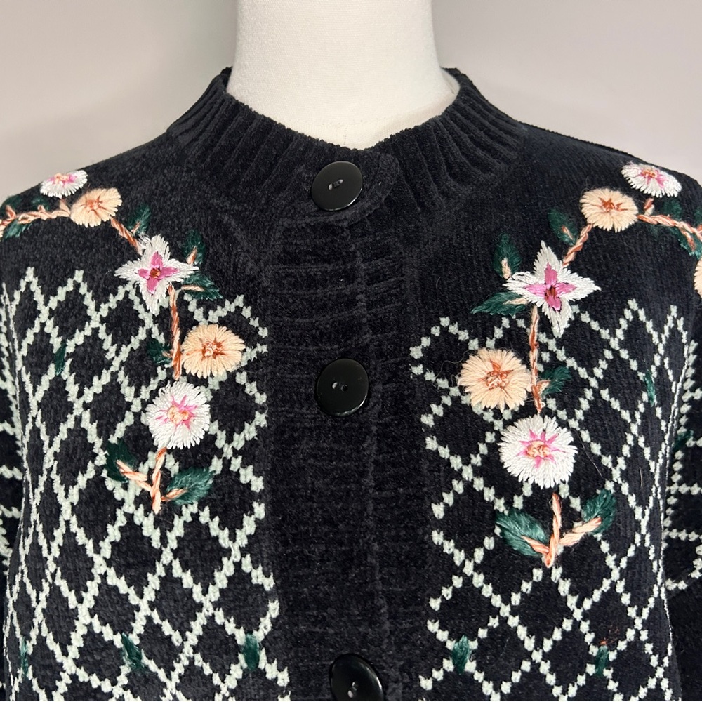 VINTAGE 90s Floral Embroidered Argyle Boxy Cardigan Feminine Whimsigoth | Size L - Picture 7 of 15